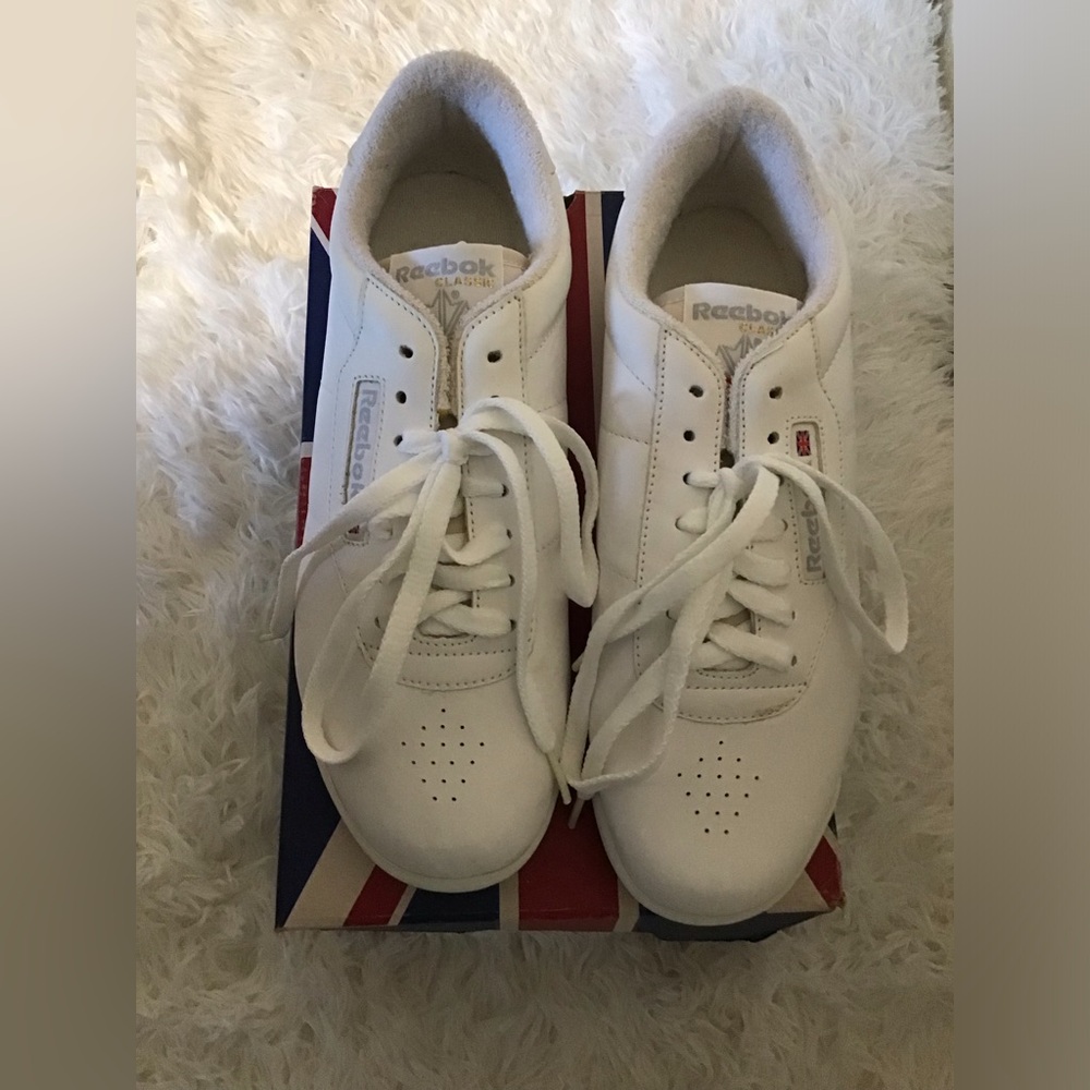 Reebok princess, wide, white women tennis shoe size 8 - Picture 1 of 7